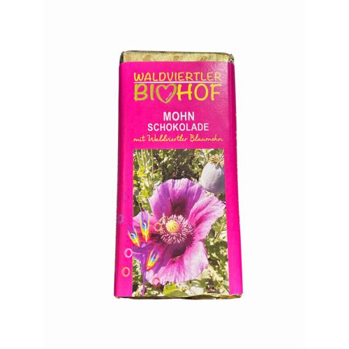 BIO mléčná čokoládou plněná mandlovým nugátovým krémem a waldviertelským modrým mákem. 